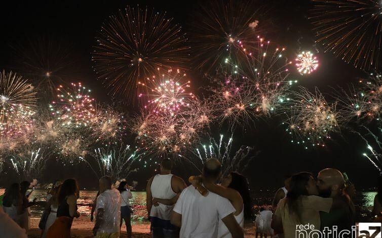 Rio de Janeiro promove queima de fogos em Copacabana