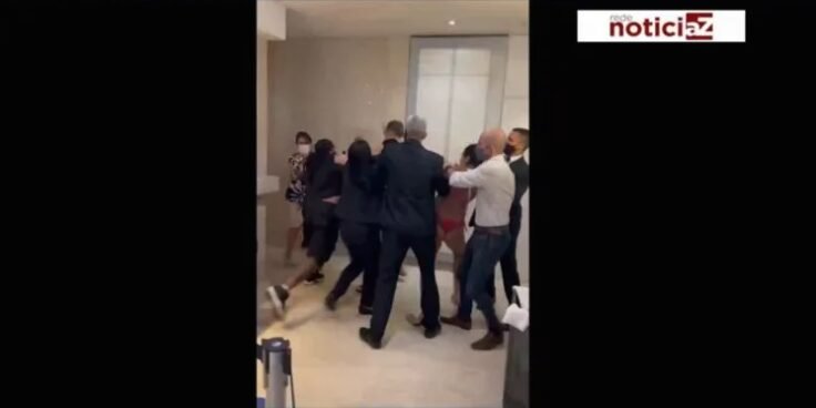 Americano nocauteia alemão