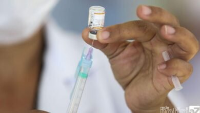 Quarta dose da vacina contra a Covid-19 começa a ser aplicada em idosos com mais de 70 anos em São Vicente