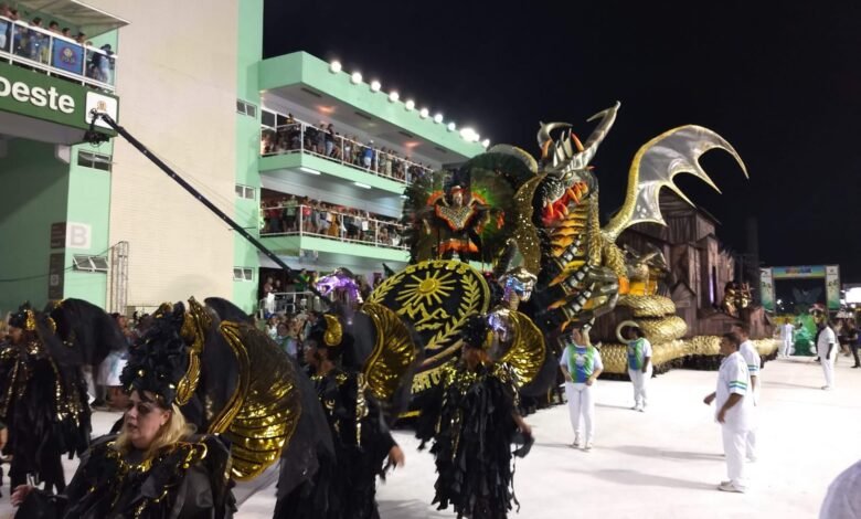 Apesar da Covid e da gripe, desfile oficial do Carnaval de Santos permanece autorizado