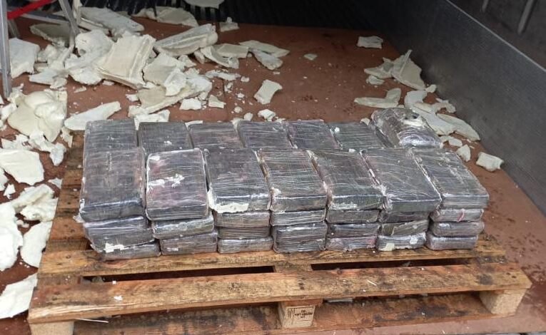 Receita Federal encontra cocaína no teto de contêiner