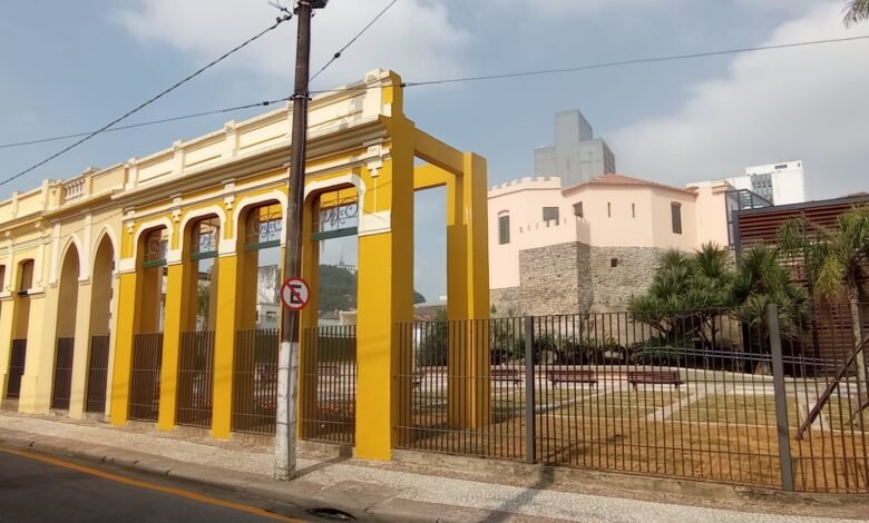 Prédios históricos de Santos são restaurados