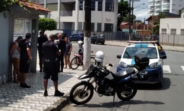Crianças são ameaçadas por idoso com facas em Praia Grande