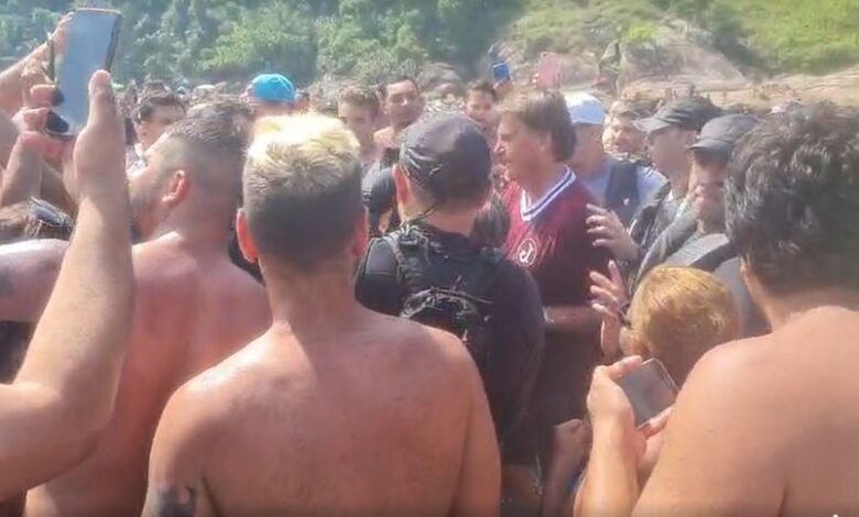 Fim de semana de Bolsonaro no Litoral é de passeio com moto aquática