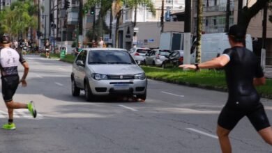 Prova de Triathlon em Santos tem invasão de carro em alta velocidade