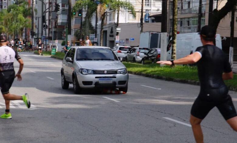 Prova de Triathlon em Santos tem invasão de carro em alta velocidade