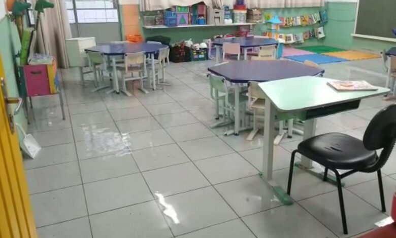 Fortes chuvas inundam escolas de Cubatão e provocam adiamento da volta às aulas