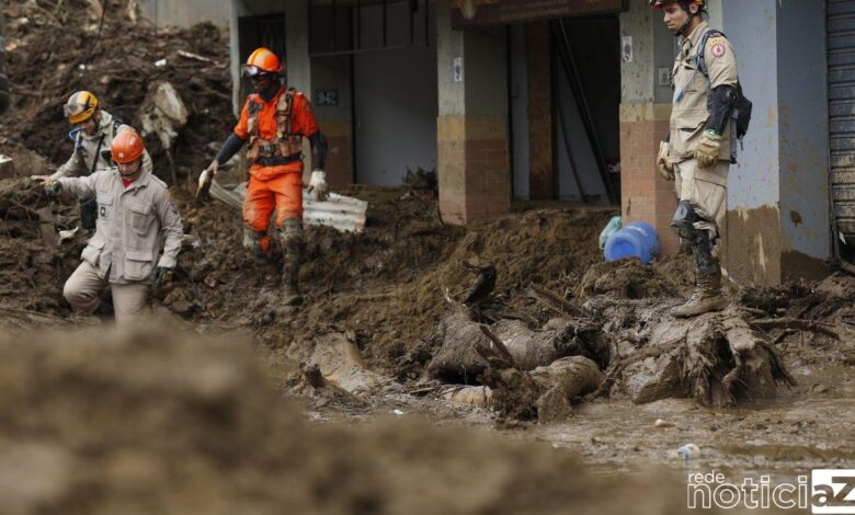 Mortos na tragédia em Petrópolis sobem para 176