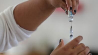 Adolescentes imunossuprimidos de Praia Grande e São Vicente vão receber a terceira dose da vacina contra a Covid