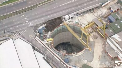 Cratera abre em asfalto da Marginal Tietê durante obra do Metrô