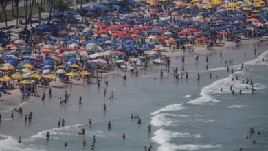 Carnaval na Baixada Santista tem três mortes e mais de 150 salvamentos, informa os Bombeiros