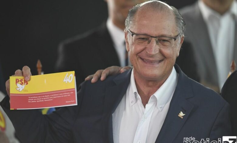 Geraldo Alckmin oficializa a filiação com o PSB e deve ser o vice de Lula na chapa presidencial