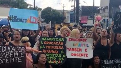 Protestos de profissionais da Educação é realizado em Itanhaém