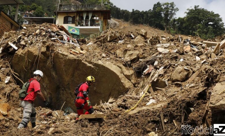 Chega a 233 o número de mortos pelas chuvas em Petrópolis