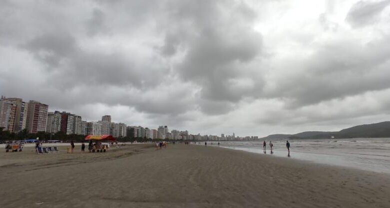 Clima ameno com fortes chuvas e ressacas ditam o outono na Baixada Santista