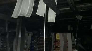 Supermercado sofre com incêndio em Praia Grande e parte de forro de teto cai