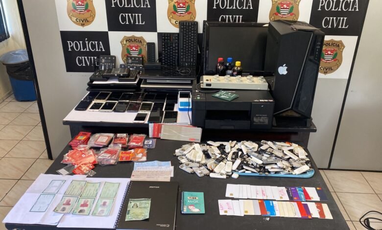 Polícia descobre "escritório de fraudes" na Baixada