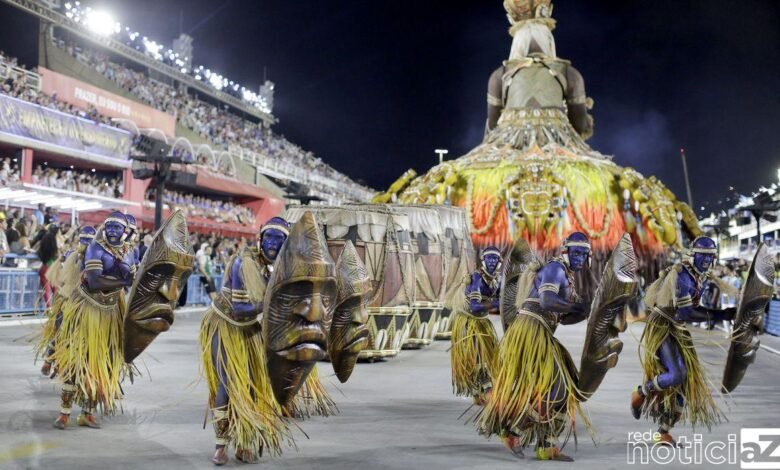 Desfile das Escolas de Samba do Rio é encerrado com apresentações de seis escolas