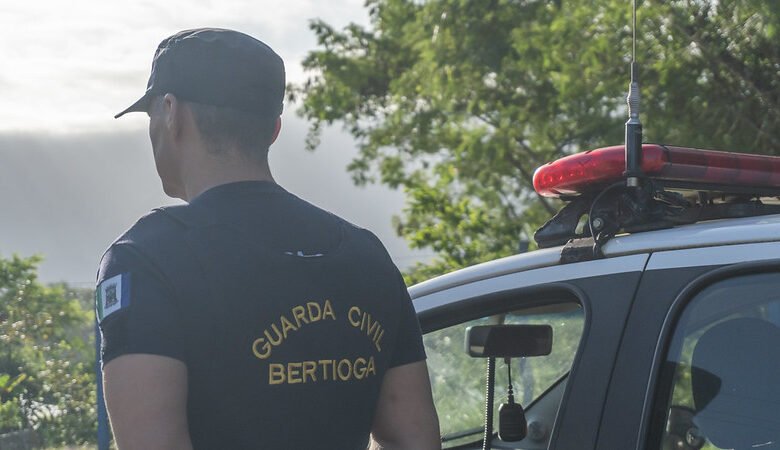 Dupla é presa em flagrante acusada de furtar uma fiação elétrica em Bertioga