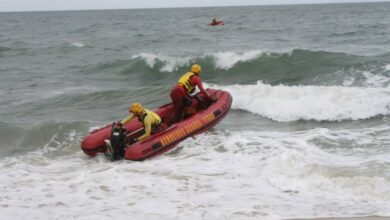 Adolescentes sofrem afogamento em praia de Caraguatatuba e são salvas por salva-vidas