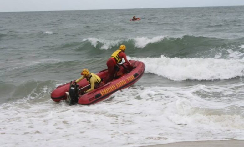 Adolescentes sofrem afogamento em praia de Caraguatatuba e são salvas por salva-vidas