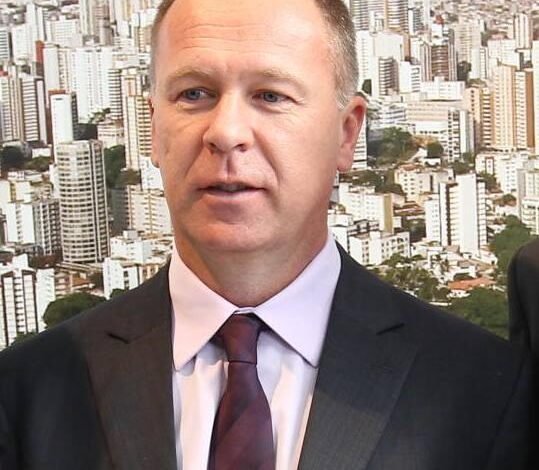 Técnico Mano Menezes está de volta ao futebol brasileiro para comandar o Internacional