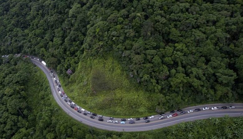 Trânsito nas estradas do Litoral Norte é intenso no feriado de Tiradentes