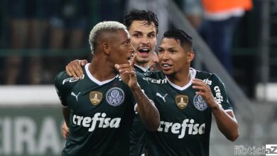 Palmeiras arrasa com Corinthians e conquista a primeira vitória no Brasileirão