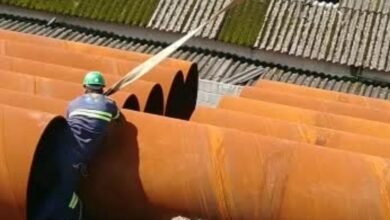 Homem é atingido por tubulação e morre no Guarujá