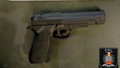 Adolescente é preso em Santos com simulacro de arma