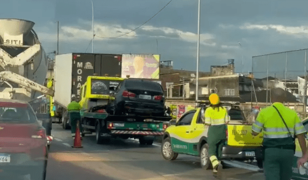 Cinco veículos batem na Rodovia dos Imigrantes e deixam 19 feridos