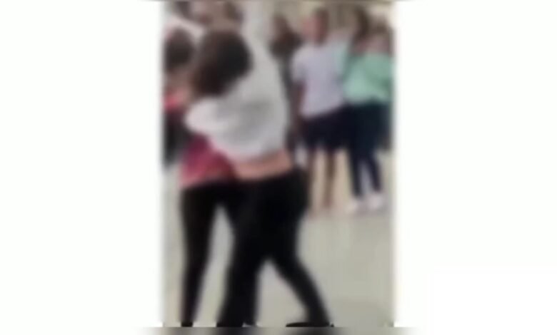 Adolescentes são gravadas brigando em escola de Praia Grande