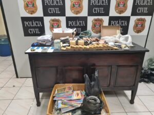 Homem é preso por contrabando e venda de material proibido em Guarujá