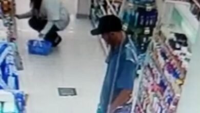 VÍDEO - Homem tenta furtar farmácia e acaba sendo agredido pelo gerente