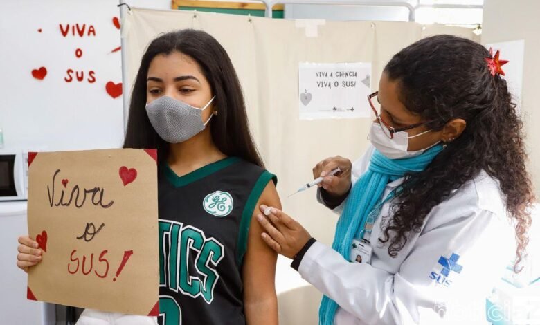 Covid-19: São Paulo começa a aplicação da terceira dose da vacina em adolescentes