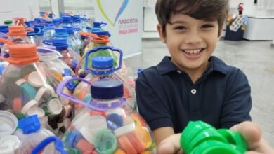 Garoto de 8 anos colabora com campanha de arrecadação de tampinhas em Praia Grande