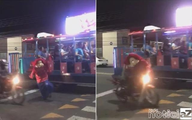 VÍDEO - Motociclista atropela "Fofão" e assusta pedestres