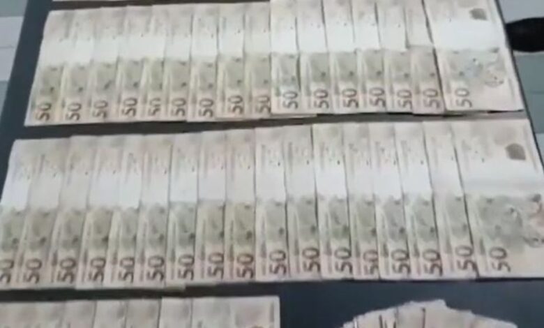 Polícia prende homem com mais de R$ 12 mil e cigarros contrabandeados