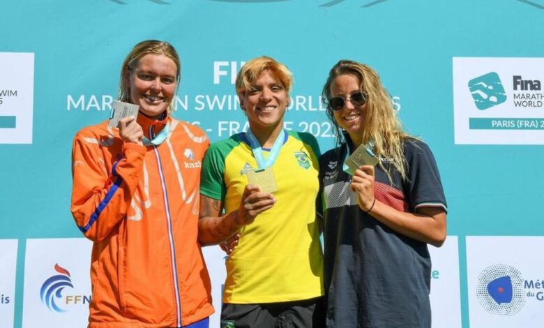 Ana Marcela, atleta de Santos, vence Mundial de maratona aquática na França