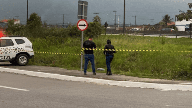 Polícia ouve mulher suspeita de jogar bebê em canal, que diz que sofreu aborto espontâneo