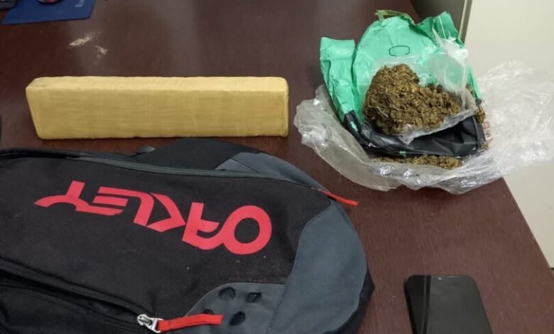 Mulher é presa suspeita de associação ao tráfico de drogas