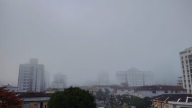 Santos é tomada pelo nevoeiro e fecha travessias e o Porto