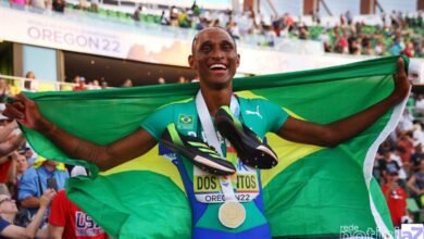 Alison dos Santos faz história e garante título mundial no atletismo