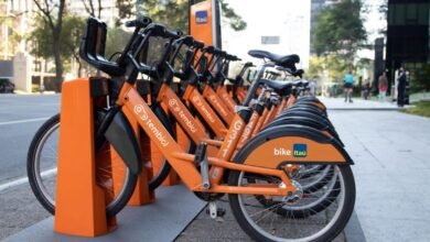 Sistema de bicicletas compartilhadas viram alternativa para evitar o trânsito