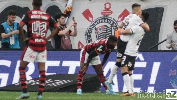 Corinthians vence Flamengo e encosta no topo da tabela da Libertadores