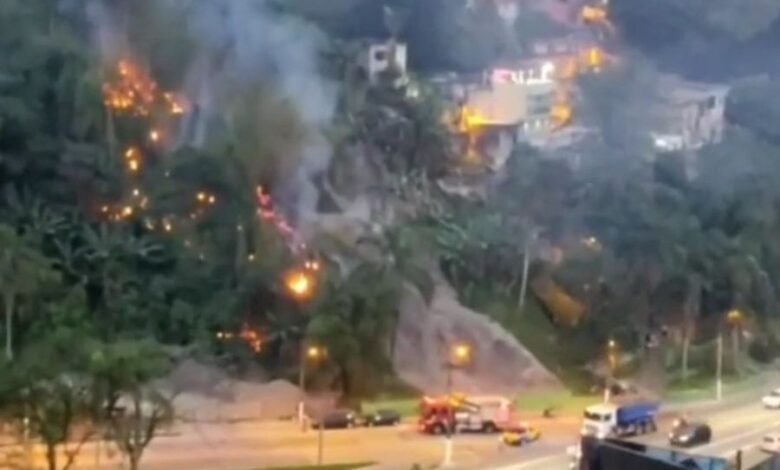 VÍDEO - Morro de Santos sofre com incêndio