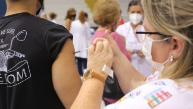 Começa a aplicação da quarta dose da vacina contra a Covid para maiores de 30 anos no Guarujá