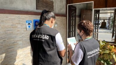 Técnicos do Ministério do Turismo promovem ação educativa nos meios de hospedagem de Guarujá