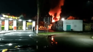 Loja de São Sebastião sofre incêndio