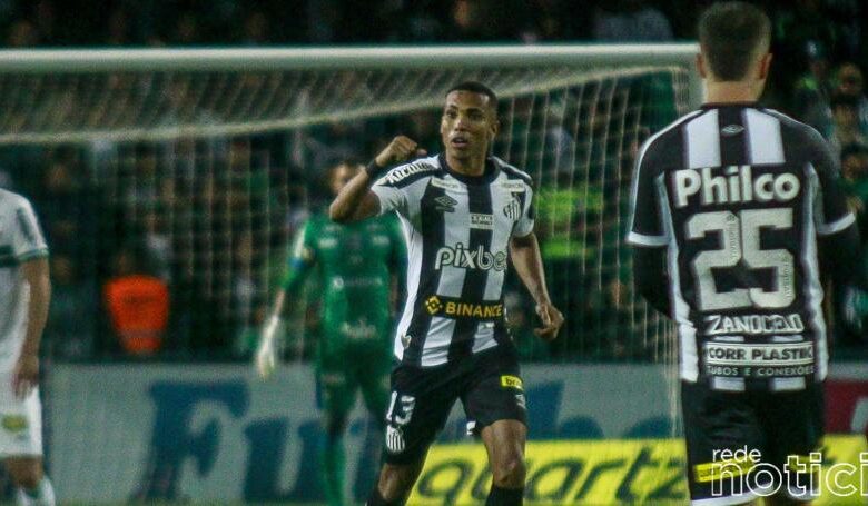 Brasileirão: Santos vence o Coritiba fora de casa nos acréscimos